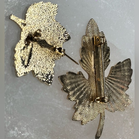 Fall Leaves Pins Enamel on Metal Set of 2 - Picture 4 of 7